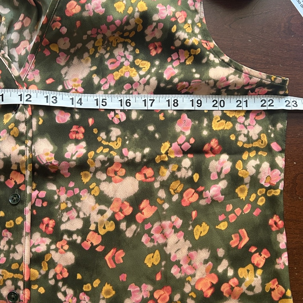 Cabi flashbulb top size large Floral Sleeveless Blouse button down style # 4741 - Picture 10 of 11